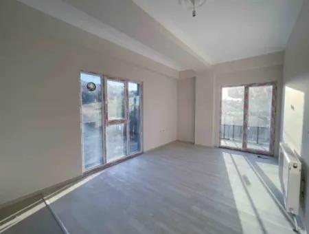 Neu Zu Verkaufen In Einem Komplex Auf Der Strasse In Kumbağ 2 1 Wohnung