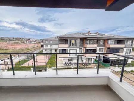 Luxus 1 1 Wohnungen In Der Nähe Des Meeres Und Der Strasse Im Kumbağ Pool Complex