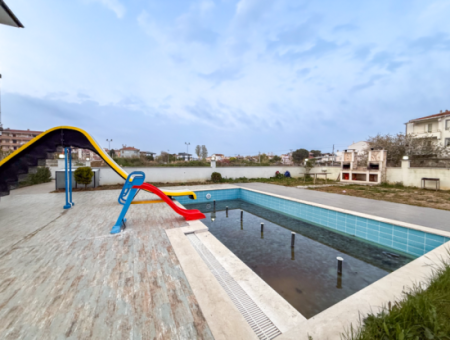 Ecke Zu Verkaufen In Einer Geschlossenen Wohnanlage Mit Pool Und Aquapark 2 1 Wohnung