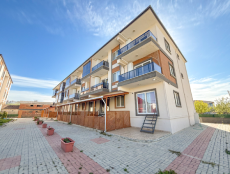 1 1 Wohnung Zu Vermieten In Einem Komplex An Der Vorderseite Der Hauptstrasse Von Kumbağ