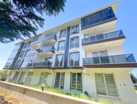 Ecke Zum Verkauf In Einem Neubau Mit Grossem Garten 1 1 Wohnung In Einem Komplex