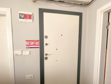 Ecke Zum Verkauf In Einem Neubau Mit Grossem Garten 1 1 Wohnung In Einem Komplex