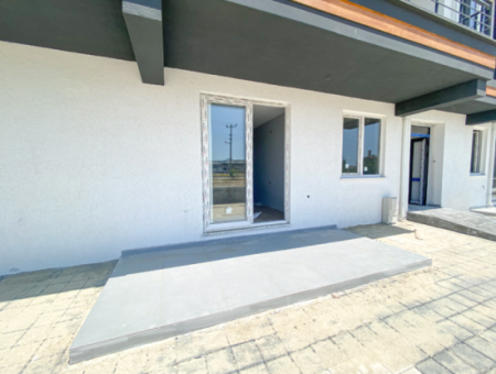 Luxus 1 1 Wohnungen Zum Verkauf In Kumbag Sea Side Komplex Mit Pool