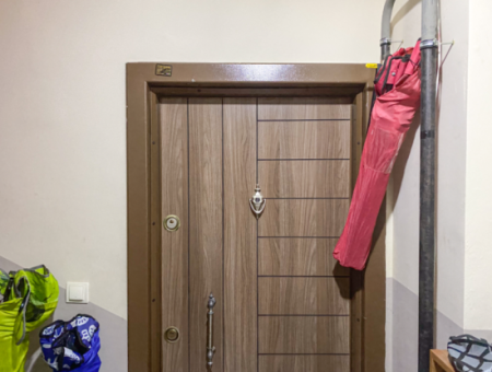 2 1 Wohnung Zum Verkauf Mit Grossem Balkon In Der Nähe Der Strasse In Kumbagh