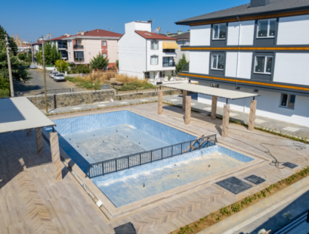 Luxus 2 1 Wohnungen Zum Verkauf In Kumbag Sea Side Komplex Mit Pool