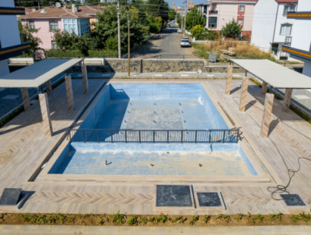 Luxus 2 1 Wohnungen Zum Verkauf In Kumbag Sea Side Komplex Mit Pool