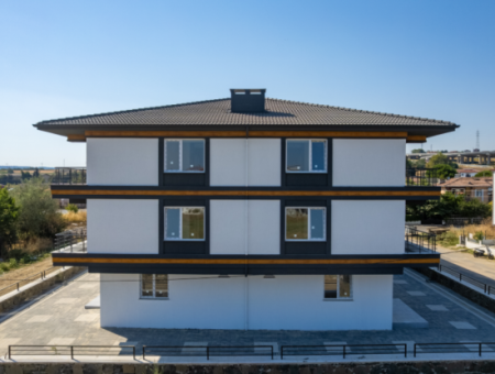 Luxus 2 1 Wohnungen Zum Verkauf In Kumbag Sea Side Komplex Mit Pool