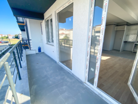Luxus 2 1 Wohnungen Zum Verkauf In Kumbag Sea Side Komplex Mit Pool