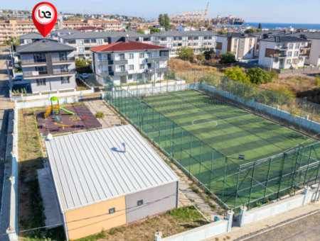 Neue Luxuriöse 2 1 Wohnung Mit Einer Siedlung Zum Verkauf Gegenüber Dem Park In Kumbağ