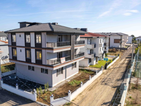 Neue Luxuriöse 2 1 Wohnung Mit Einer Siedlung Zum Verkauf Gegenüber Dem Park In Kumbağ