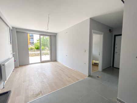 Luxus 1 1 Wohnungen Zum Verkauf In Kumbag Sea Side Komplex Mit Pool