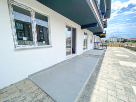 Luxus 1 1 Wohnungen Zum Verkauf In Kumbag Sea Side Komplex Mit Pool