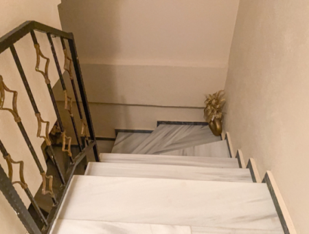 2 1 Möblierte Wohnung Mit Grossem Balkon In Zentraler Lage Von Kumbag Zu Verkaufen