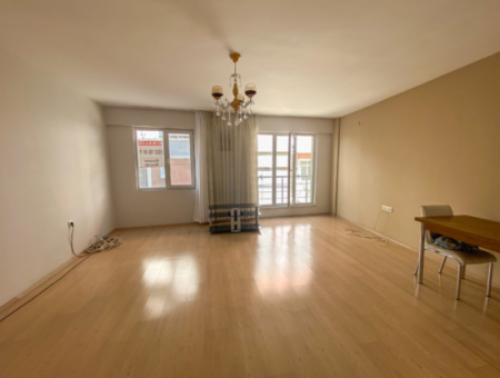 Grosse 2 1 Wohnung Zu Vermieten In Der Nähe Der Kumbağ Marktstrasse
