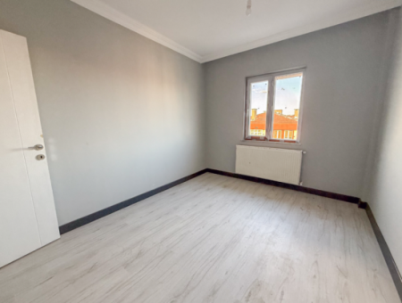 Sehr Geräumige 3 1 Wohnung Zu Vermieten In Zentraler Lage In Altinova