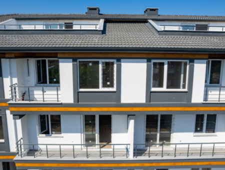 Luxus 2 1 Wohnungen Zum Verkauf In Kumbag Sea Side Komplex Mit Pool