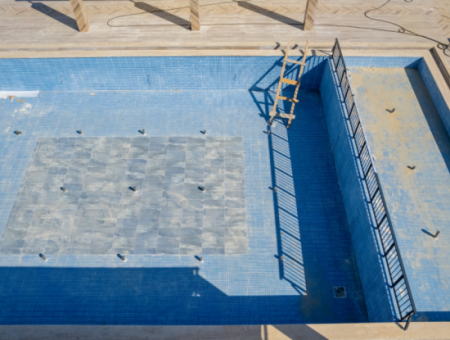 Luxus 2 1 Wohnungen Zum Verkauf In Kumbag Sea Side Komplex Mit Pool