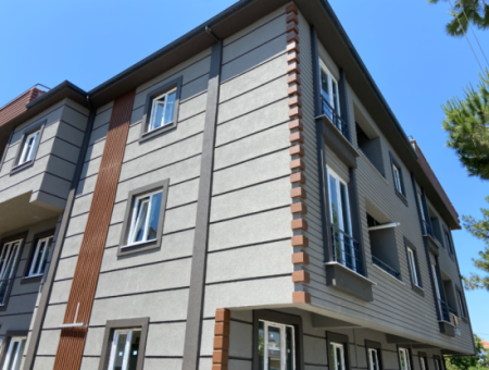 Grosse Und Geräumige 2 1 Wohnung Zum Verkauf An Der Hauptstrasse In Kumbağ