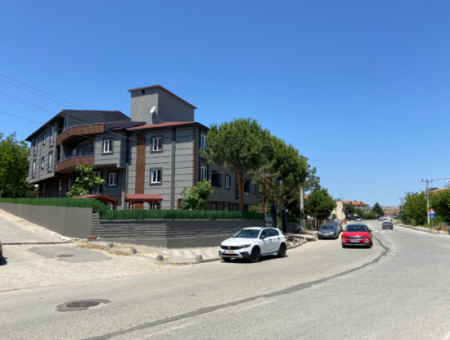 Grosse Und Geräumige 2 1 Wohnung Zum Verkauf An Der Hauptstrasse In Kumbağ