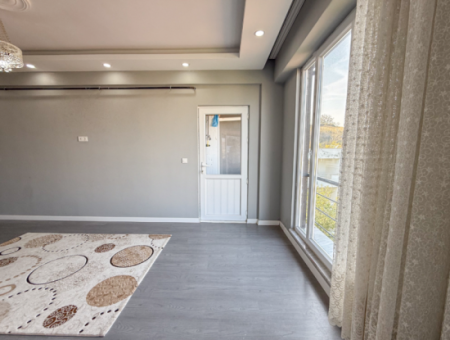 Grosse Und Geräumige 2 1 Wohnung Zum Verkauf An Der Hauptstrasse In Kumbağ