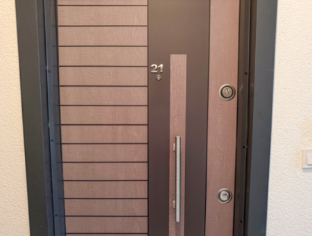 Grosse Und Geräumige 2 1 Wohnung Zum Verkauf An Der Hauptstrasse In Kumbağ