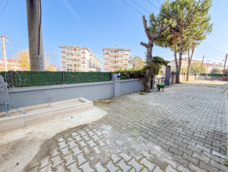 Grosse Und Geräumige 2 1 Wohnung Zum Verkauf An Der Hauptstrasse In Kumbağ