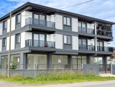 Grosser Lagerladen Zur Miete An Der Belebten Hauptstrasse Kumbağ