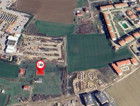 248 Quadratmeter 3-Stöckiges Grundstück Zum Verkauf In Kumbağ