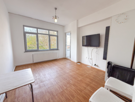 1 1 Miete Mit Doppelbalkon In Einem Gebäude Direkt Am Meer An Der Kumbağ-Promenade