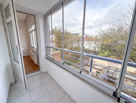 1 1 Miete Mit Doppelbalkon In Einem Gebäude Direkt Am Meer An Der Kumbağ-Promenade