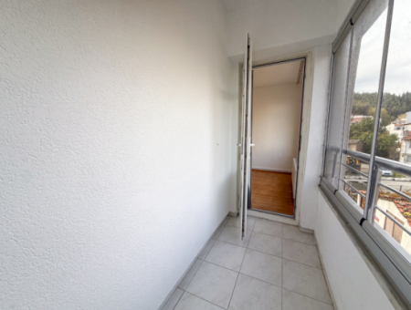 1 1 Miete Mit Doppelbalkon In Einem Gebäude Direkt Am Meer An Der Kumbağ-Promenade