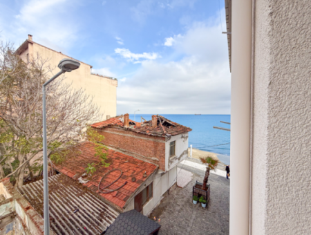 1 1 Miete Mit Doppelbalkon In Einem Gebäude Direkt Am Meer An Der Kumbağ-Promenade