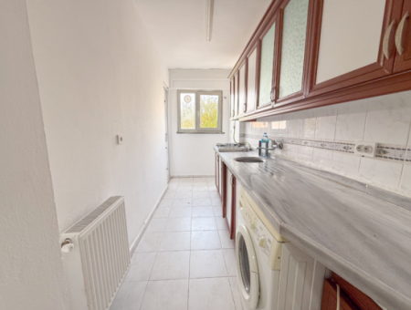 1 1 Miete Mit Doppelbalkon In Einem Gebäude Direkt Am Meer An Der Kumbağ-Promenade