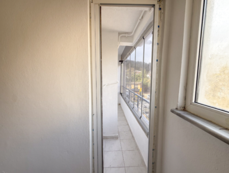 1 1 Miete Mit Doppelbalkon In Einem Gebäude Direkt Am Meer An Der Kumbağ-Promenade