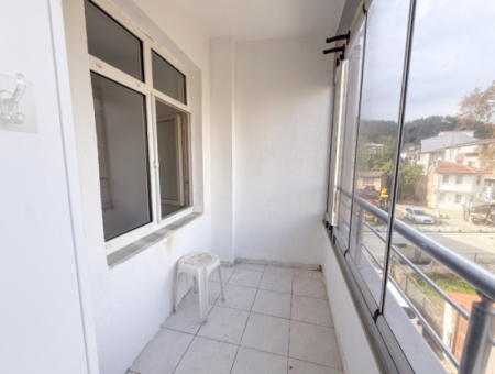 1 1 Miete Mit Doppelbalkon In Einem Gebäude Direkt Am Meer An Der Kumbağ-Promenade