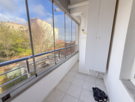 1 1 Miete Mit Doppelbalkon In Einem Gebäude Direkt Am Meer An Der Kumbağ-Promenade