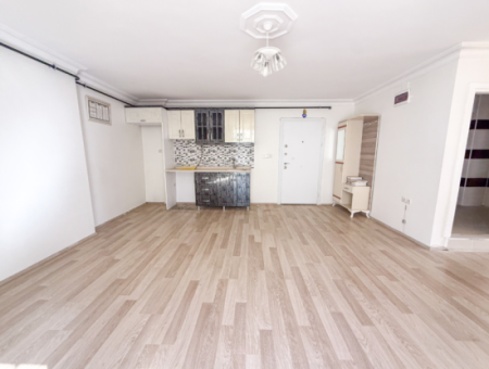 Grosse Und Geräumige 2 1 Wohnung Zum Verkauf In Einem Komplex Mit Pool In Kumbağ 