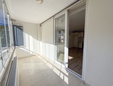 Grosse Und Geräumige 2 1 Wohnung Zum Verkauf In Einem Komplex Mit Pool In Kumbağ 