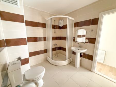 Grosse Und Geräumige 2 1 Wohnung Zum Verkauf In Einem Komplex Mit Pool In Kumbağ 