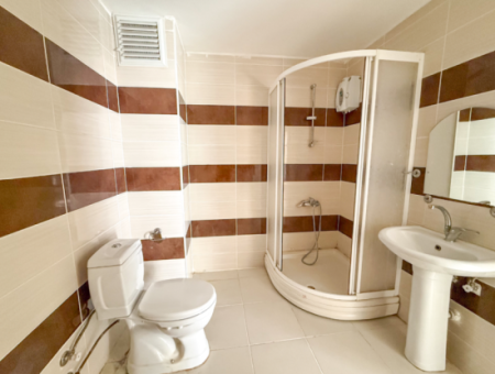 Grosse Und Geräumige 2 1 Wohnung Zum Verkauf In Einem Komplex Mit Pool In Kumbağ 