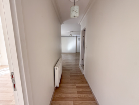 Grosse Und Geräumige 2 1 Wohnung Zum Verkauf In Einem Komplex Mit Pool In Kumbağ 