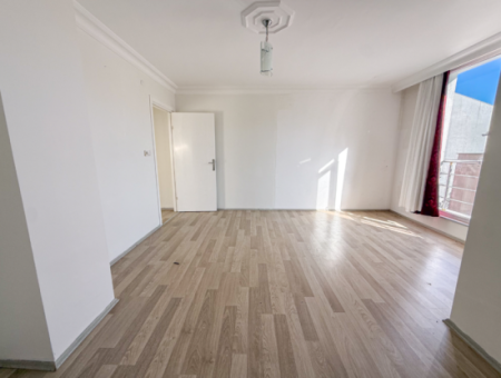 Grosse Und Geräumige 2 1 Wohnung Zum Verkauf In Einem Komplex Mit Pool In Kumbağ 