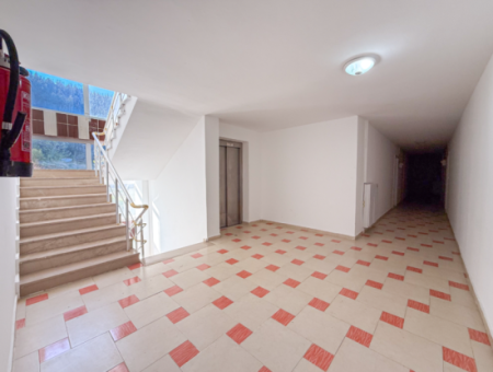 Grosse Und Geräumige 2 1 Wohnung Zum Verkauf In Einem Komplex Mit Pool In Kumbağ 