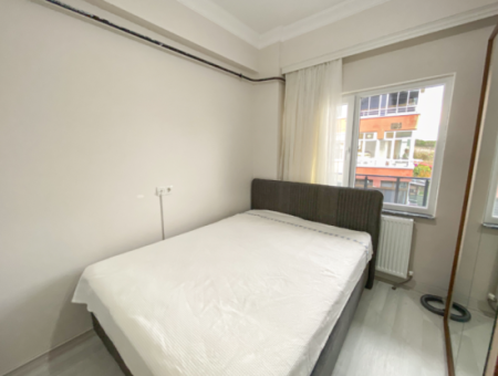 Grosses Und Geräumiges Wohngebäude-Mezzanin-Stockwerk 2 1 Wohnung Zum Verkauf Auf Einem Neuen Grundstück