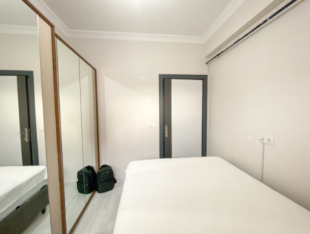 Grosses Und Geräumiges Wohngebäude-Mezzanin-Stockwerk 2 1 Wohnung Zum Verkauf Auf Einem Neuen Grundstück