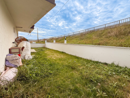1 1 Wohnung Mit Garten In Einem Neuen Gebäude Auf Der Strandseite Der Strasse In Kumbağ