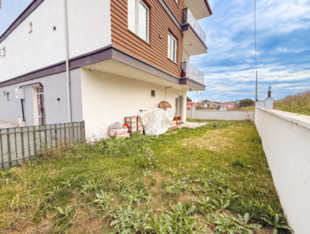 1 1 Wohnung Mit Garten In Einem Neuen Gebäude Auf Der Strandseite Der Strasse In Kumbağ