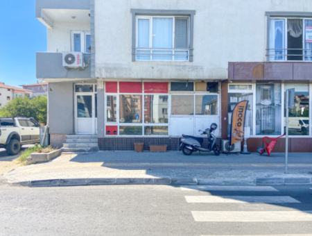 Kaufen Sie In Der Verkehrsreichsten Strasse Des Altinova-Viertels Ein