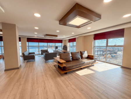 100.Year Sub-Road Street Sea View Complete Rental Plaza