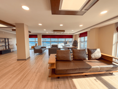 100.Year Sub-Road Street Sea View Complete Rental Plaza